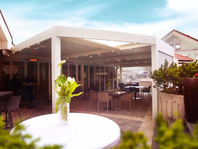 apolon lamelna pergola misteral bioklimatska pergola bioclimatic design elegance terasa pergole pergolas tende bioklimatskapergola lamelnapergola ziprolo3f88cf980 a948 6ed3 a1b2778782a3