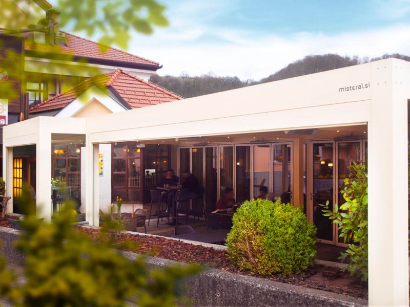 apolon lamelna pergola misteral bioklimatska pergola bioclimatic design elegance terasa pergole pergolas tende bioklimatskapergola lamelnapergola ziprolo4b9aa5808 9a9c af6f 8b97f5ddc1a9a2a