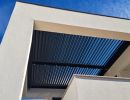 Bioklimatska pergola v obodni konstrukciji