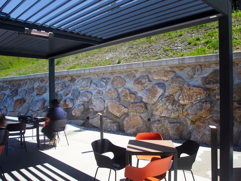 lokal 2a lamelnapergola lamelna pergola misteral bioklimatska pergola pergole ziprolo1b42fb70f 666b 250d e262e32c6c6