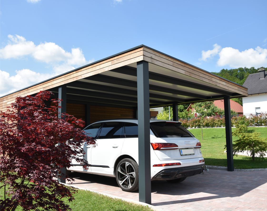 Aluminijasti carport za zaščito vozila pred vremenskimi vplivi